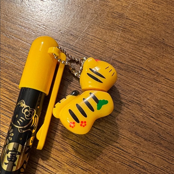 Hello Kitty Ink Pen - Picture 3 of 7